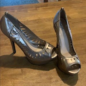 Gold metallic platform stiletto